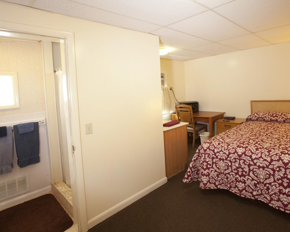 Charlie'S Motel Frostburg Εξωτερικό φωτογραφία